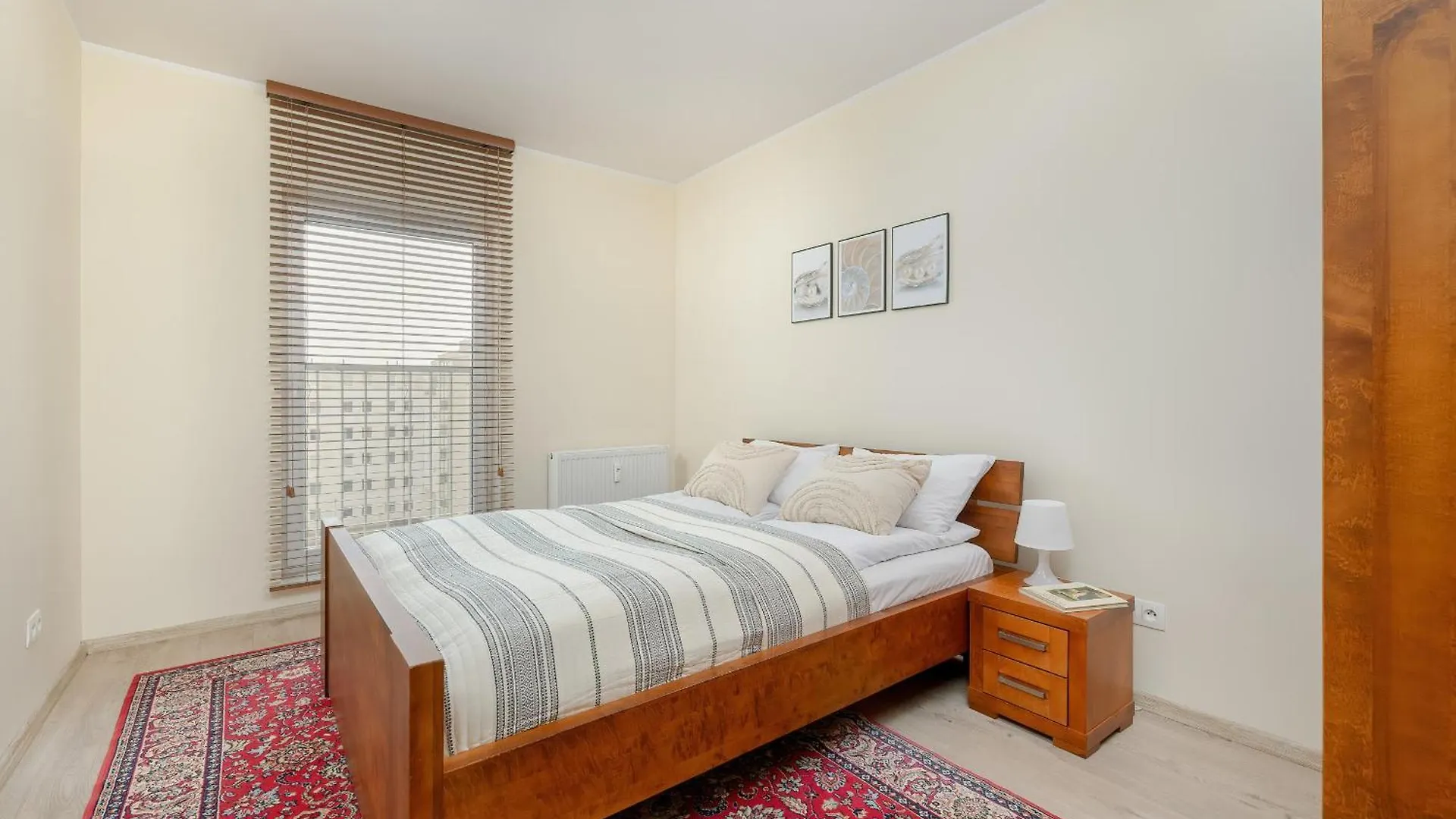 Wilczak Spacious Apartment With Free Garage Poznan By Noclegi Renters