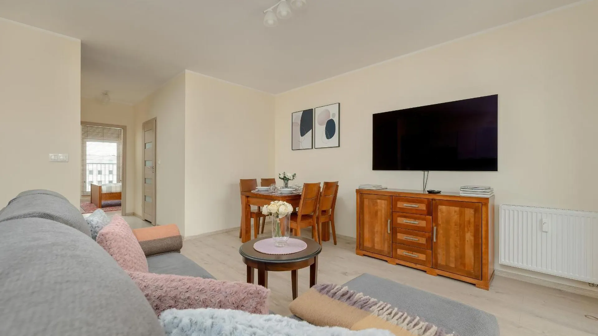 Wilczak Spacious Apartment With Free Garage Poznan By Noclegi Renters 0*,  Polonya