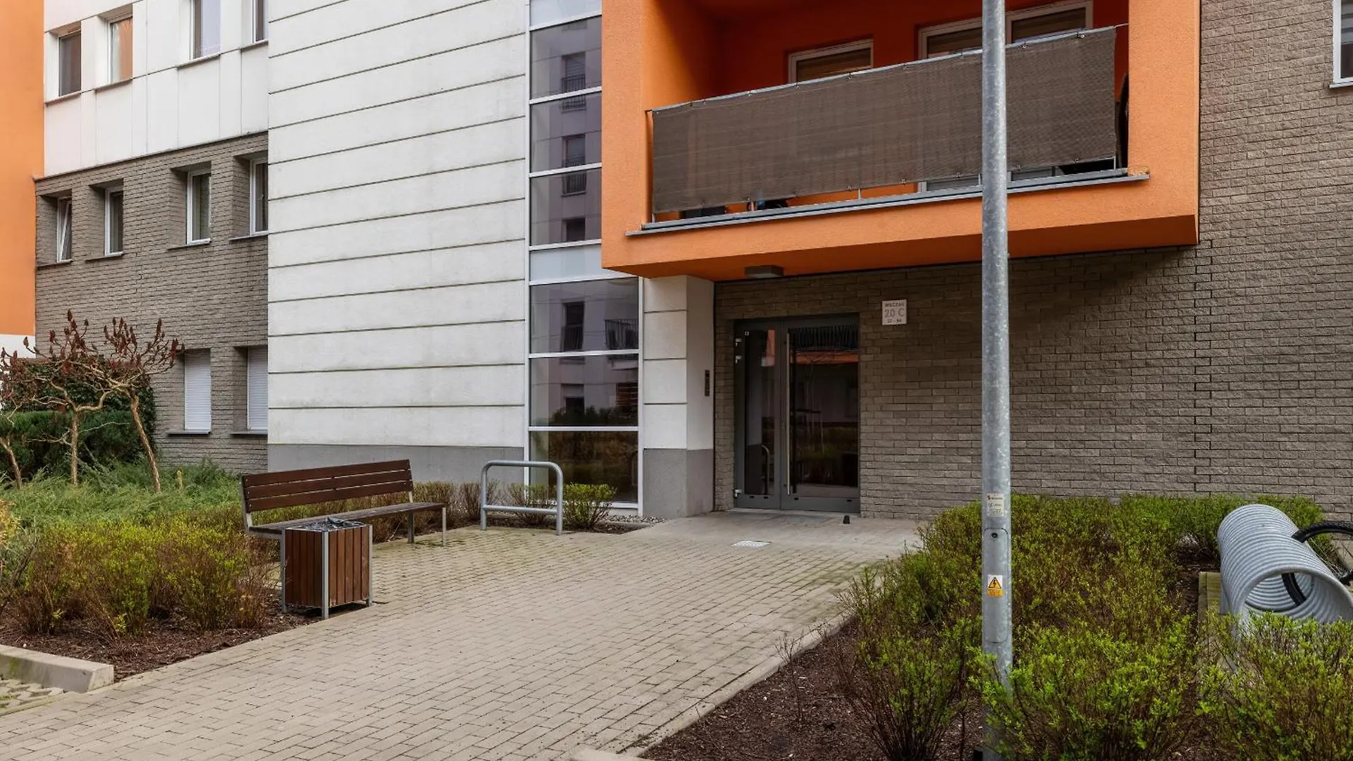 Wilczak Spacious Apartment With Free Garage Poznan By Noclegi Renters
