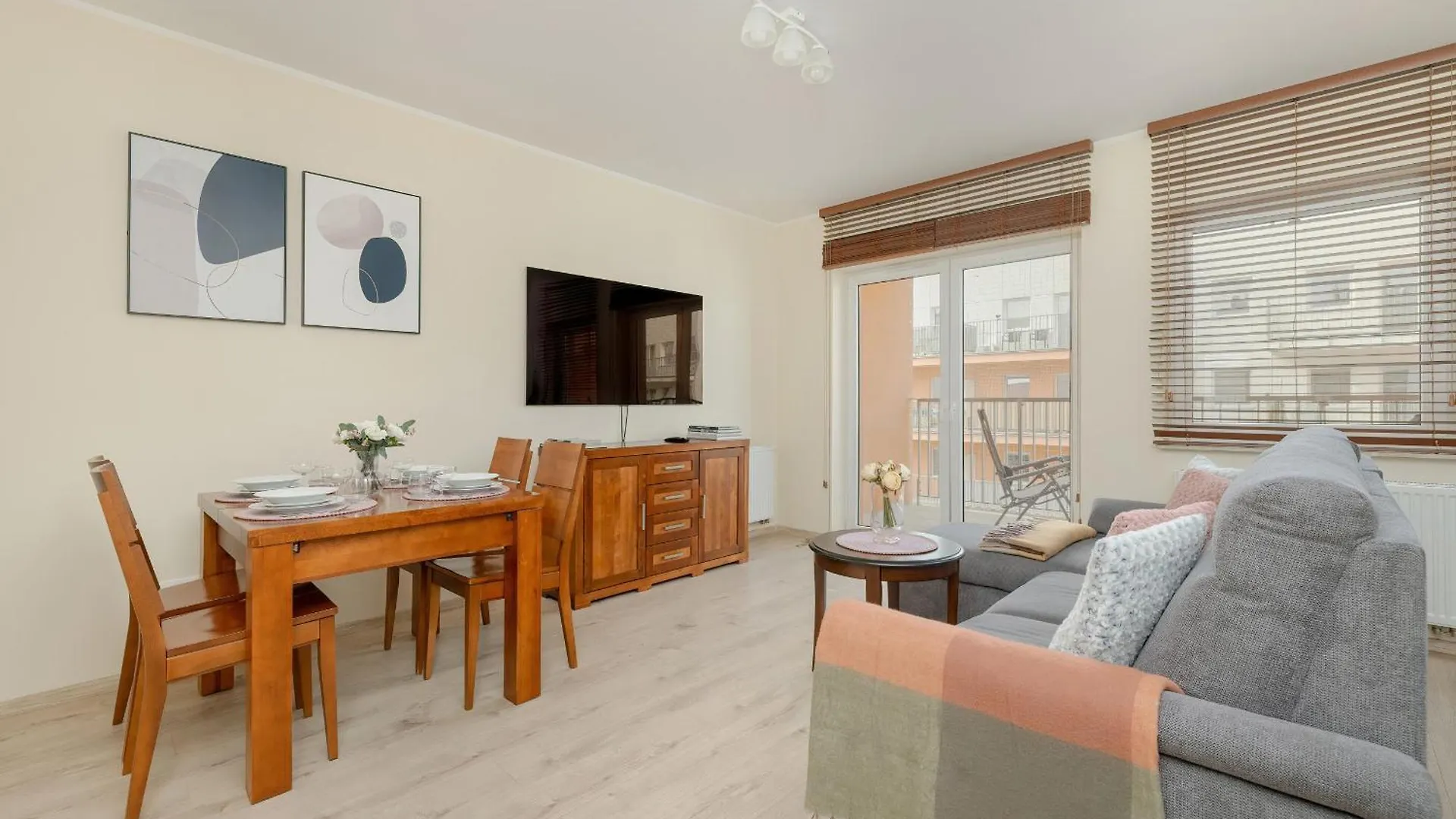 Wilczak Spacious Apartment With Free Garage Poznan By Noclegi Renters 0*,  Polonya