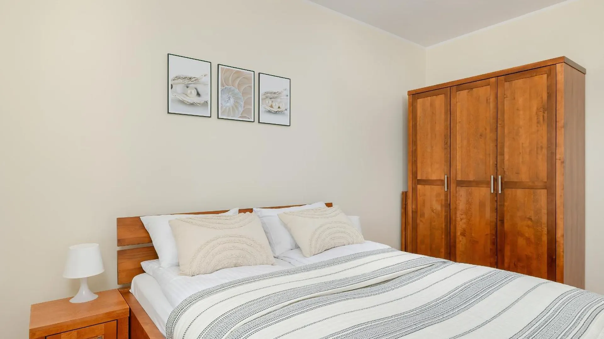 Wilczak Spacious Apartment With Free Garage Poznan By Noclegi Renters 0*,
