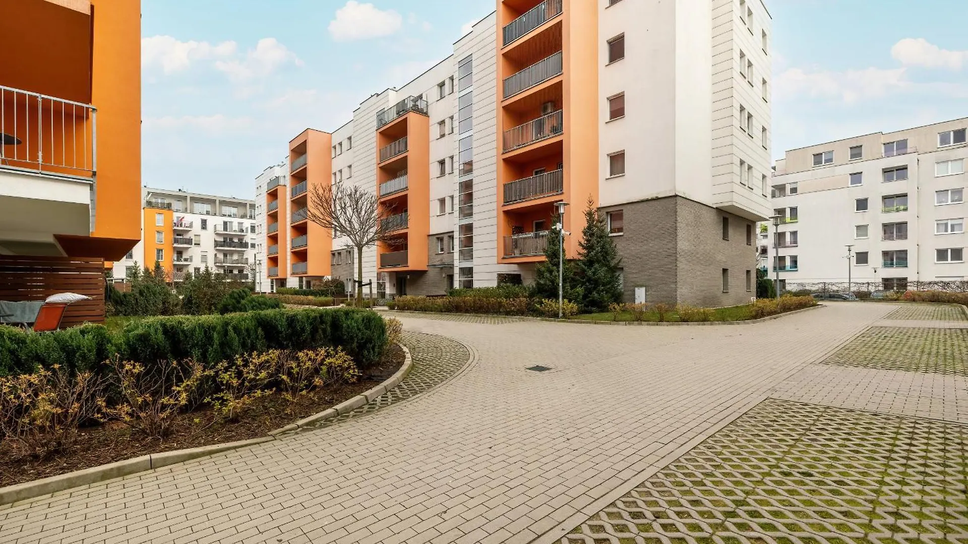 Wilczak Spacious Apartment With Free Garage Poznan By Noclegi Renters